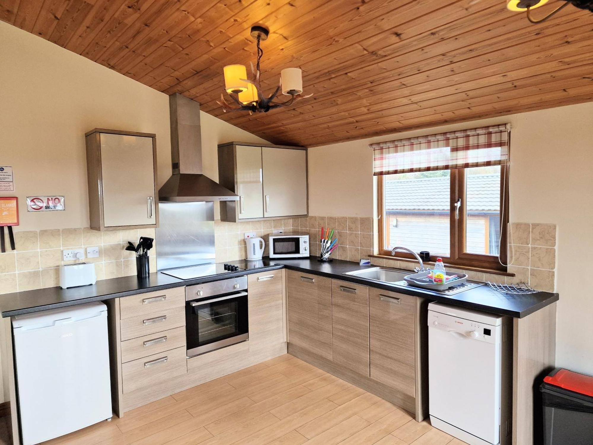Kelty Lomond 5 With Private Hot Tub - Fife - Loch Leven - Lomond Hills - Pet Friendlyヴィラ エクステリア 写真