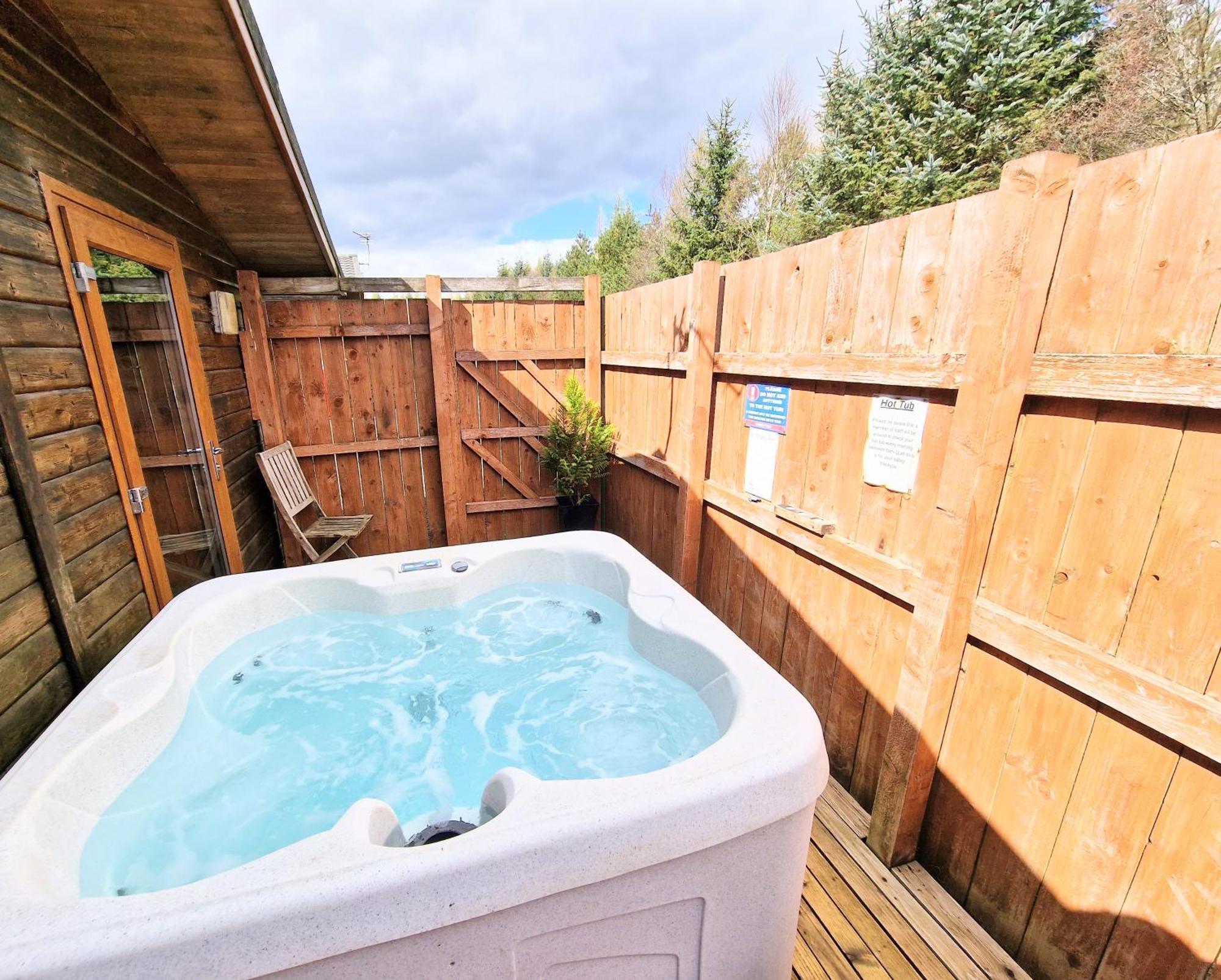 Kelty Lomond 5 With Private Hot Tub - Fife - Loch Leven - Lomond Hills - Pet Friendlyヴィラ エクステリア 写真