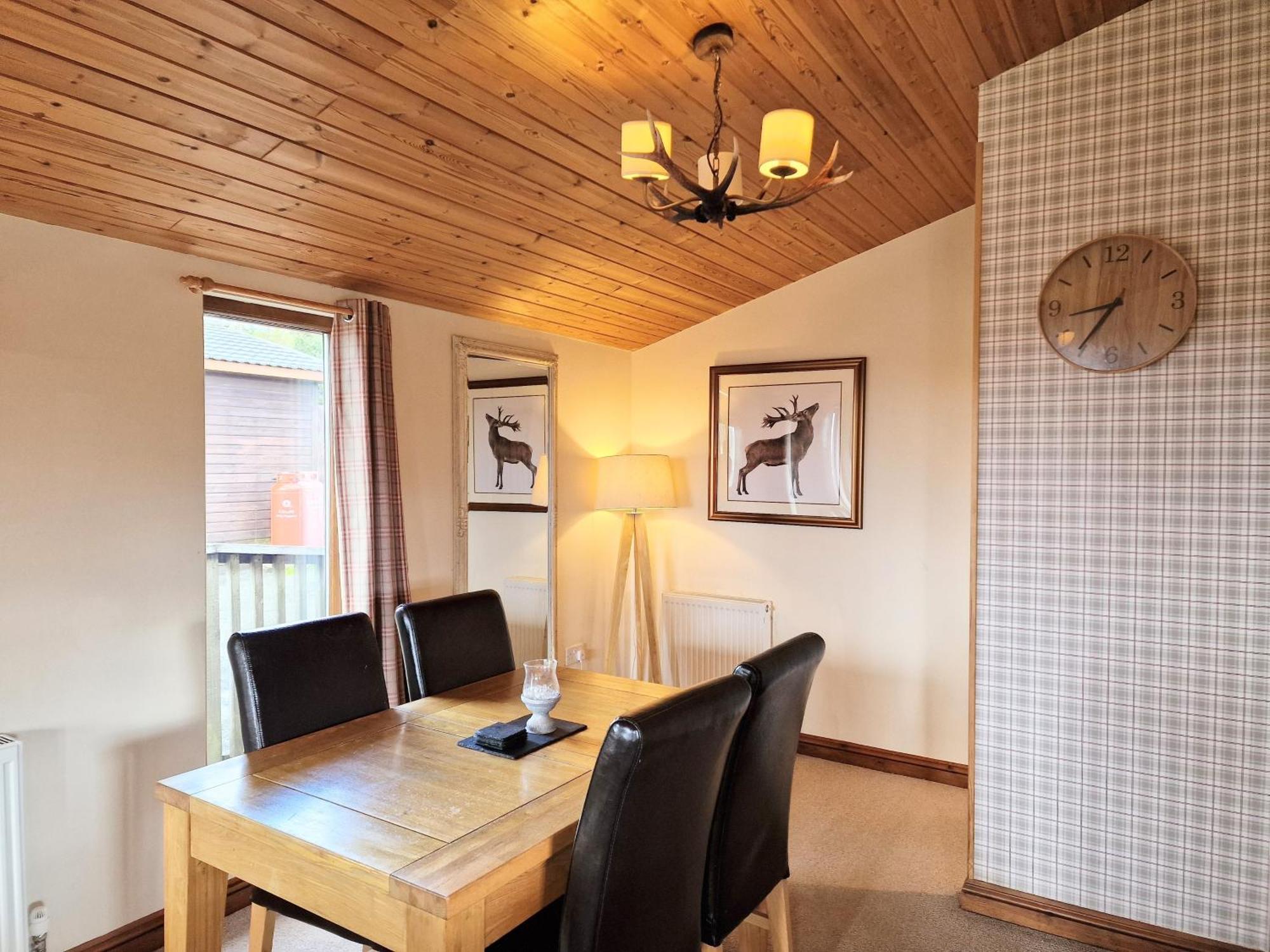 Kelty Lomond 5 With Private Hot Tub - Fife - Loch Leven - Lomond Hills - Pet Friendlyヴィラ エクステリア 写真