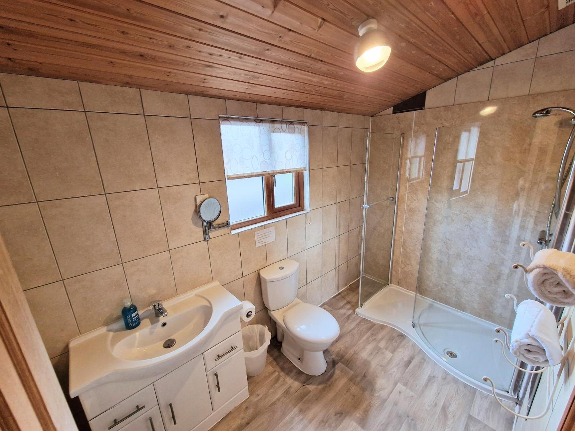 Kelty Lomond 5 With Private Hot Tub - Fife - Loch Leven - Lomond Hills - Pet Friendlyヴィラ エクステリア 写真