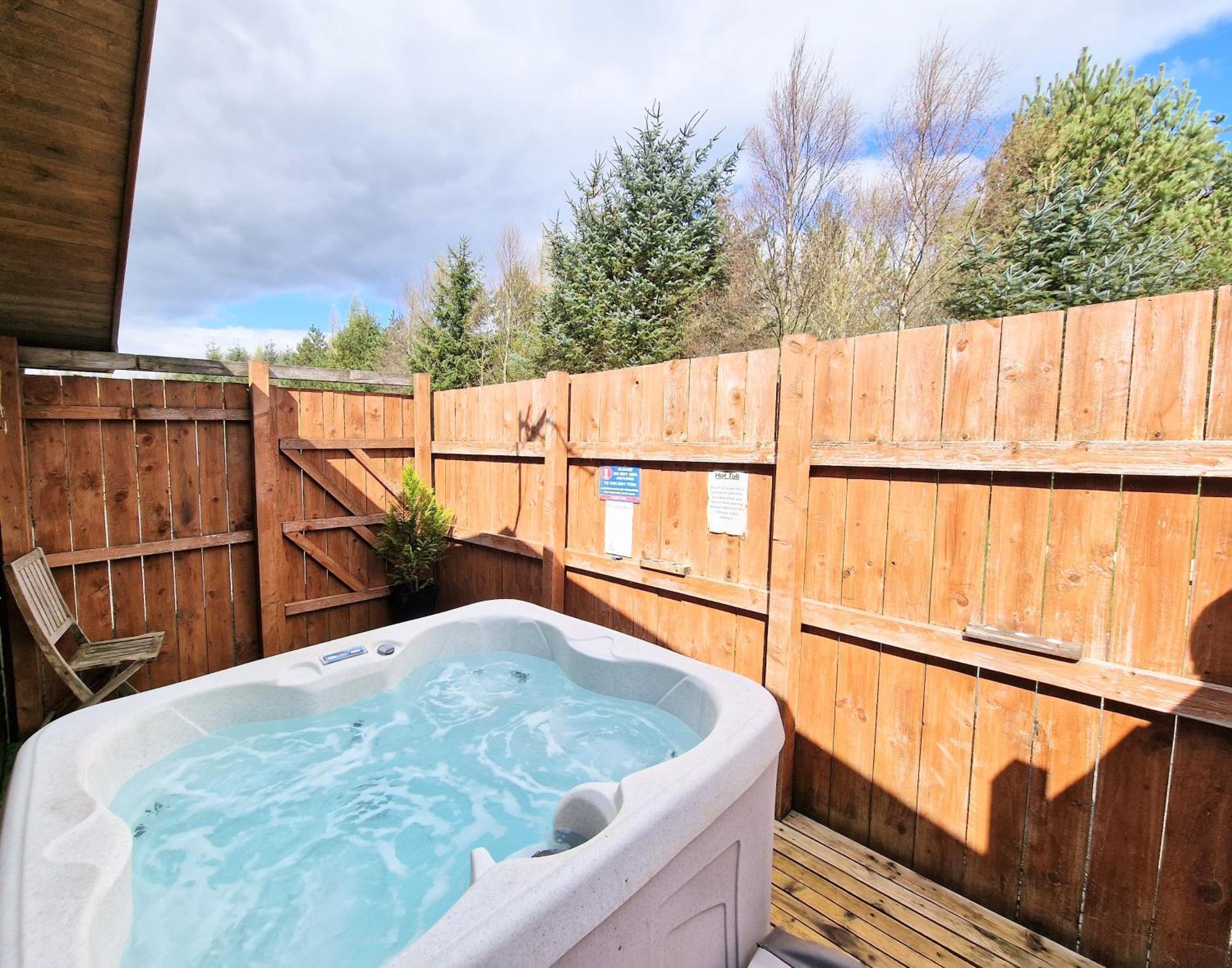 Kelty Lomond 5 With Private Hot Tub - Fife - Loch Leven - Lomond Hills - Pet Friendlyヴィラ エクステリア 写真